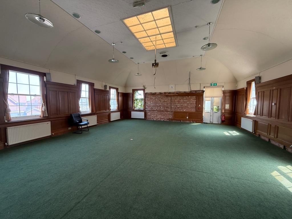 Lot: 41277 - TO BE OFFERERED IN OUR 30TH OCTOBER AUCTION - FORMER COUNCIL OFFICES & DEPOT WITH POTENTIAL - First Floor former Council Chambers